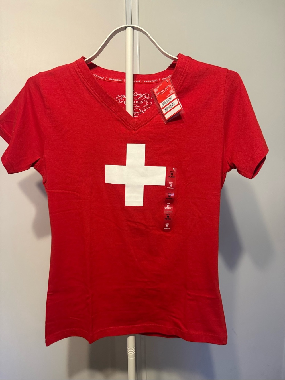 NWT Splash Arts Switzerland Souvenir V-Neck T-Shirt Red Cotton Womens Medium M